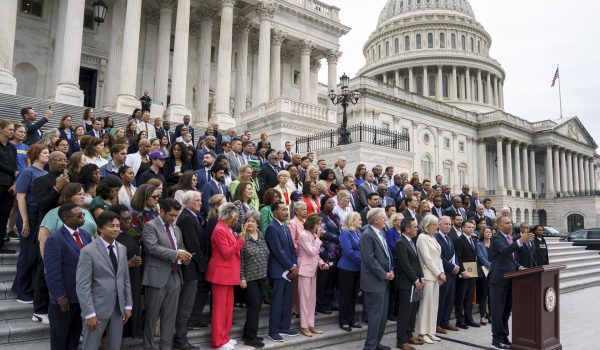 Cámara Baja inicia debate sobre plan fiscal de Trump con reto de aprobarlo para el viernes