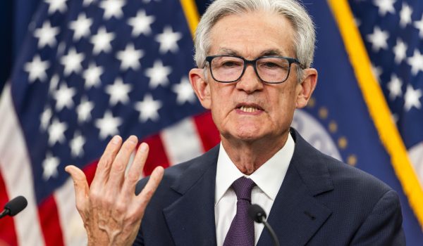 El presidente de la Reserva Federal (Fed) de EE.UU., Jerome Powell, en una imagen de archivo. Tras su regreso a la Casa Blanca en 2025, Trump emprendió una campaña en contra de Powell al considerar que la Fed mantenía demasiados altos los tipos de interés. EFE/EPA/JIM LO SCALZO