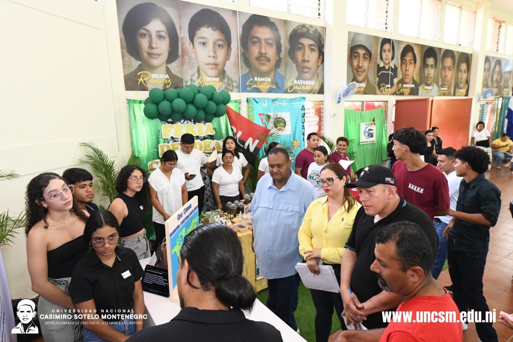 La dictadura desempolvó vieja propaganda e imagénes antiguas del FSLN, para colocarla junto al culto a Daniel Ortega y Rosario Murillo en el otrora instituto de Historia de Centroamérica y Nicaragua. LA PRENSA/ARCHIVO