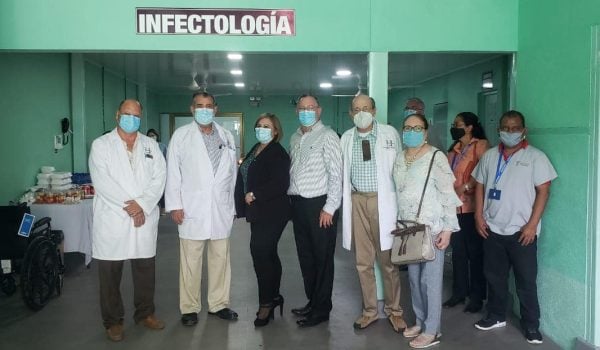 Personal médico y administrativo de la clínica AMOCSA en Chinandega. LA PRENSA/Tomada de redes