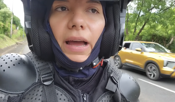 «Con esos $20 yo quería comer algo rico»: policías nicaragüenses extorsionan a youtuber boliviana y la someten a interrogatorio al salir del país