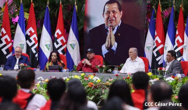 Dictador Daniel Ortega compara a Hugo Chávez con Cristo y dice que es «santo»