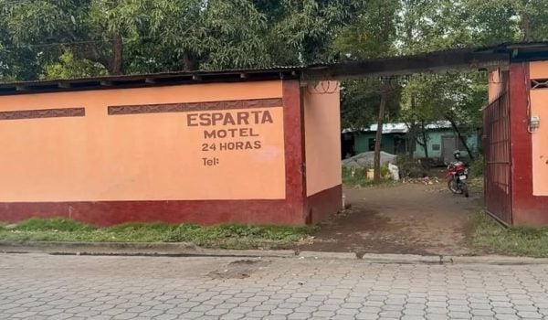 Hallan a una mujer muerta dentro de motel en Chinandega