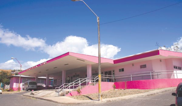 Mujer sobrevive a ataque de sicario contratado por su exesposo