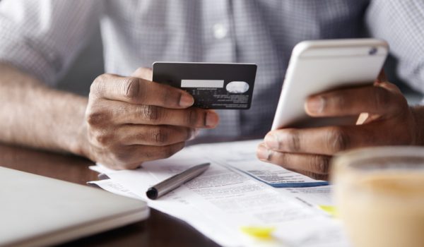 Teléfonos móviles e internet impulsan inclusión financiera, pero Nicaragua sigue rezagada