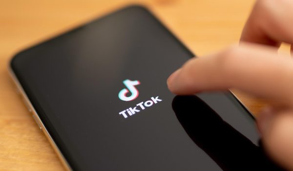 Un paquistaní mata a su hija por los videos que subía a TikTok