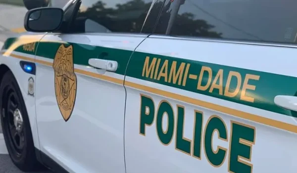 Oficial del condado de Miami-Dade detenida por sostener relaciones con joven de 17 años