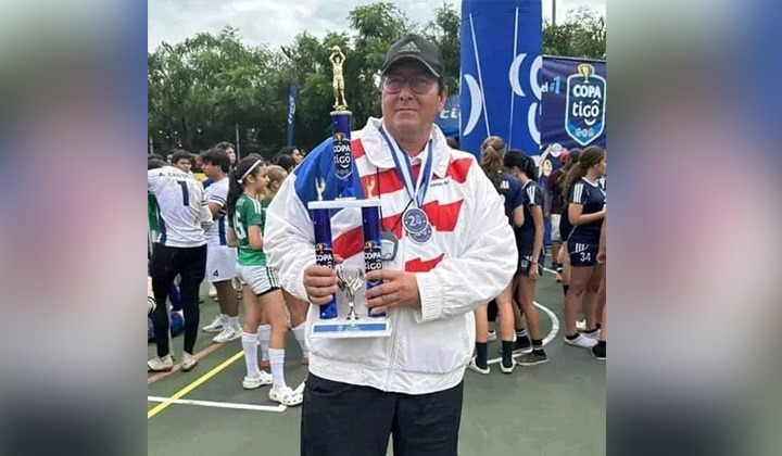 El profesor Oswaldo López Meynard, de 53 años. LA PRENSA/Redes sociales