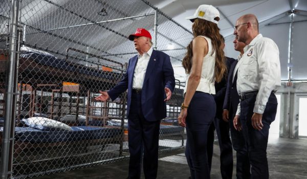 Alligator Alcatraz, la prisión rodeada de caimanes que le encanta a Donald Trump