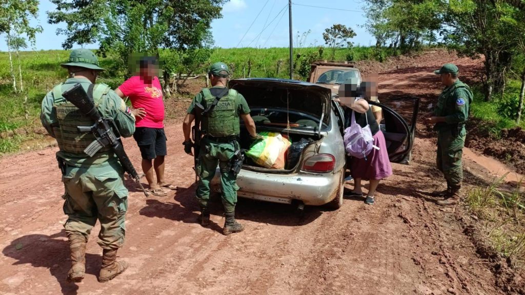 En el cajuela de este carro eran transportada lo más de 34 mil fármacos decomisado a tres nicaragüense en Costa Rica. LA PRENSA/ Ministerio de Seguridad Pública de Costa Rica. 