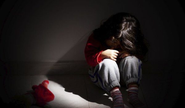 Papá, abuela y vecino condenados por violar y explotar sexualmente a una niña durante seis años