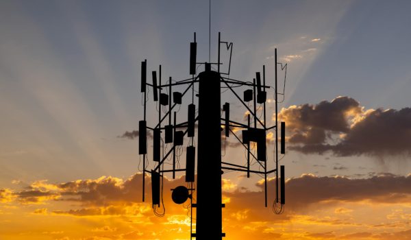 Alianza entre T-Mobile y Starlink busca cerrar brechas de conectividad en EE.UU.