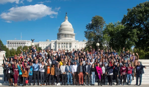 EE. UU. abre convocatoria de becas Hubert H. Humphrey Fellowship para profesionales