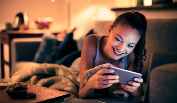 ¿Qué le sucede a nuestro cerebro cuando vemos videos a velocidades más rápidas de lo normal?