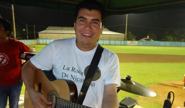 Policía orteguista detiene a reconocido pastor evangélico de Jinotepe