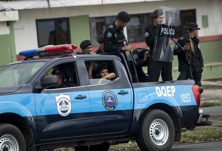 CIVILES Y POLICIAS ACTUAN COMO ESPIAS Y OREJAS