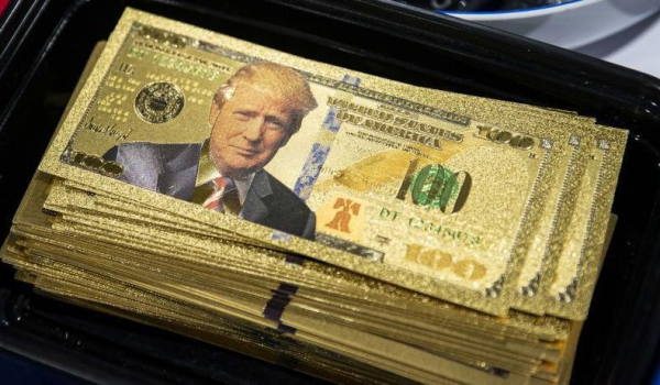 Por qué a Trump podría interesarle un dólar débil y cómo la moneda estadounidense está cayendo a sus niveles más bajos en 3 años