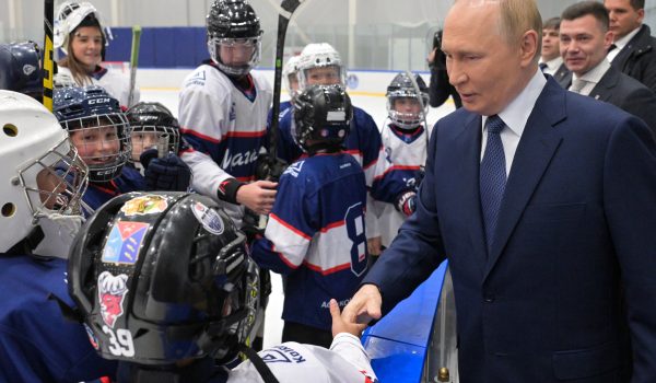 Momentos antes de la reunión de Putin con el presidente de Estados Unidos en Alaska. (Foto de Alexéi Nikolsky / POOL / AFP)