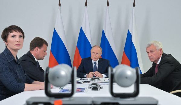 Tecnócratas vs. espías: las guerras de poder en Rusia por el favor de Putin