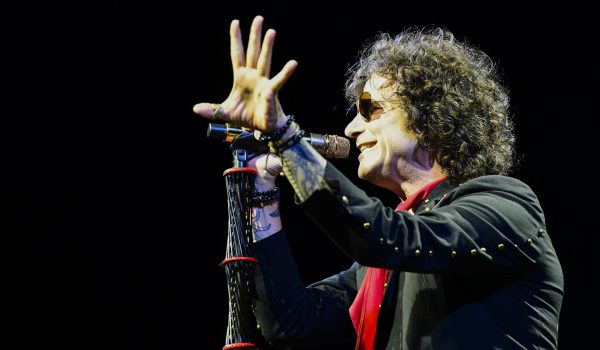 Fotografía de archivo del artista Enrique Bunbury, en el Wizink Center de Madrid. EFE/Víctor Lerena