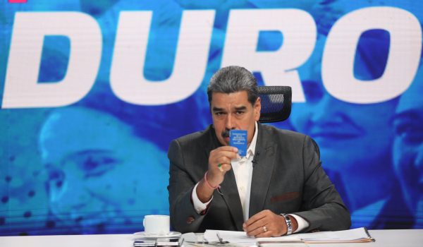Fotografía del 25 de agosto de 2025 cedida por Palacio de Miraflores del presidente de Venezuela, Nicolás Maduro, hablando durante su programa de televisión semanal "Con Maduro +", en Caracas (Venezuela). EFE/ Palacio de Miraflores