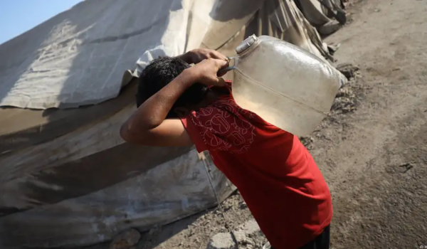 Hay zonas donde el acceso al agua potable es crítico, como en la Franja de Gaza. Imagen: Khames Alrefi/Anadolu Agency/IMAGO
