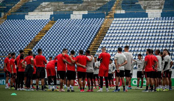 El Alajuelense se queja de las condiciones de la grama sintética del Estadio Nacional
