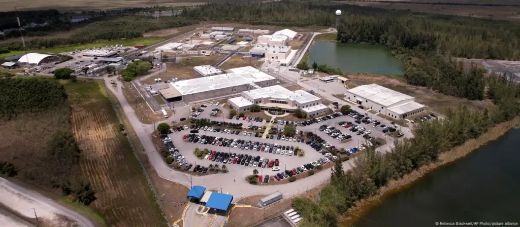 El centro de detención de inmigrantes "Alligator Alcatraz", en los Everglades de Florida. LP/ARCHIVO