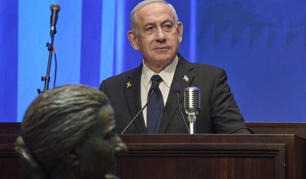 Benjamin Netanyahu se encuentra bajo una presión interna cada vez mayor para garantizar la liberación de los 49 rehenes que siguen cautivos en Gaza. AFP