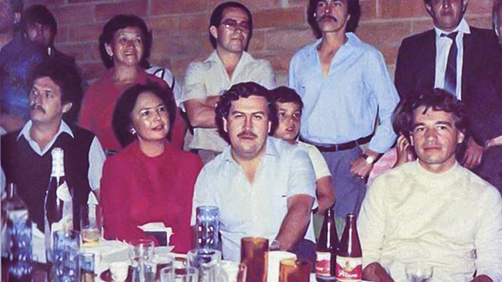 Pablo Escobar, al centro y Carlos Lehder, a la derecha, jefes del cartel de Medellín. LA PRENSA/ TOMADA DE INTERNET