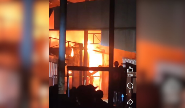 Incendio en el Oriental: Seis tramos reducidos a cenizas