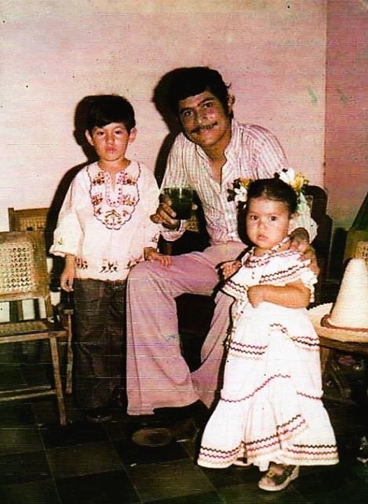 Con su padre Frank Ramírez y su hermana menor, en Nicaragua. LA PRENSA/ CORTESÍA