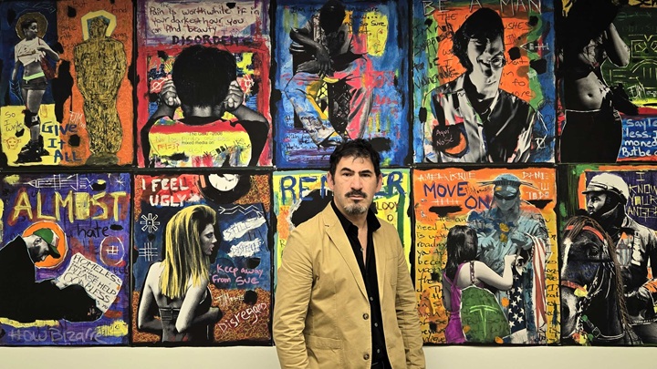 Con parte de su obra Contil. LA PRENSA/ CORTESÍA