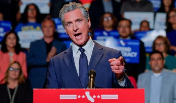«Vamos a combatir el fuego con fuego»: cómo el gobernador Gavin Newsom emergió como el líder de la oposición a Donald Trump en EE.UU.
