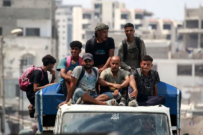 Palestinos movilizándose dentro de Gaza