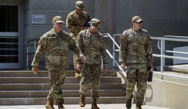 Fotografía de miembros de la Guardia Nacional en Washington (EE.UU.). EFE/EPA/WILL OLIVER