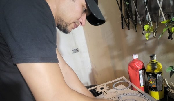 De ingeniero a escultor: Harlem Martínez encontró su pasión en la madera