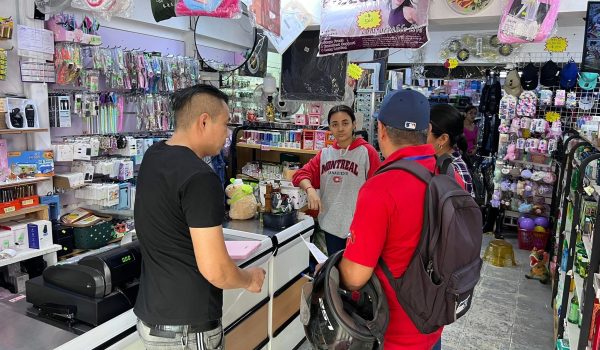 Multan con 5,000 córdobas a una tienda china en Jinotega por tirar basura en la vía pública