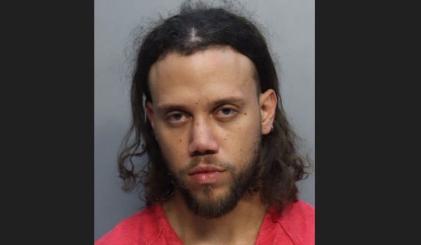 Fotografía cedida por el Departamento de Corrección y Rehabilitación del Condado de Miami Dade, que muestra al cantante puertorriqueño Jhayco posando para un registro policial. EFE/ Departamento de Corrección y Rehabilitación del Condado de Miami Dade.