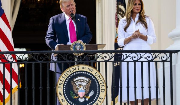 Melania Trump presenta un proyecto para introducir la IA en los colegios