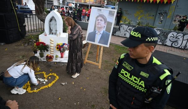 Fotografía de Miguel Uribe en el lugar de su asesinato