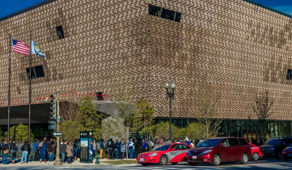 Trump pide investigar a los museos de EE.UU. por ser «woke»