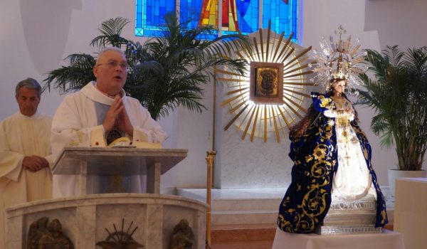 Nicaragüenses en Miami celebran la Gritería Chiquita. En la foto, Monseñor Rodrigo Urbina. LA PRENSA