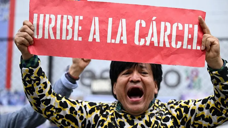 En Bogotá se organizaron grupos para seguir la lectura del fallo de la jueza Heredia.