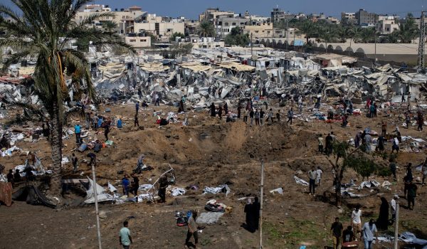 Israel mata a más de un centenar de gazatíes, incluidos niños, desde el jueves