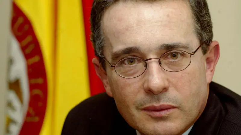 Álvaro Uribe gobernó Colombia durante ocho años desde 2002.