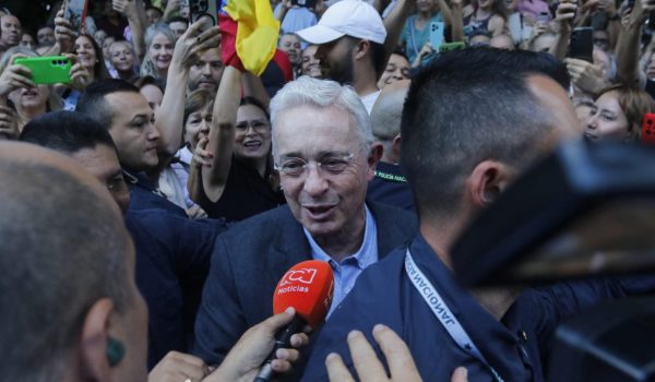 Expresidente Álvaro Uribe en mitin político