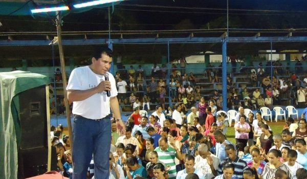 El pastor Rudy Palacios podría morir de cáncer en prisión