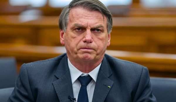 Bolsonaro, vigilado 24 horas por «riesgo de fuga» antes de fin de juicio en Brasil