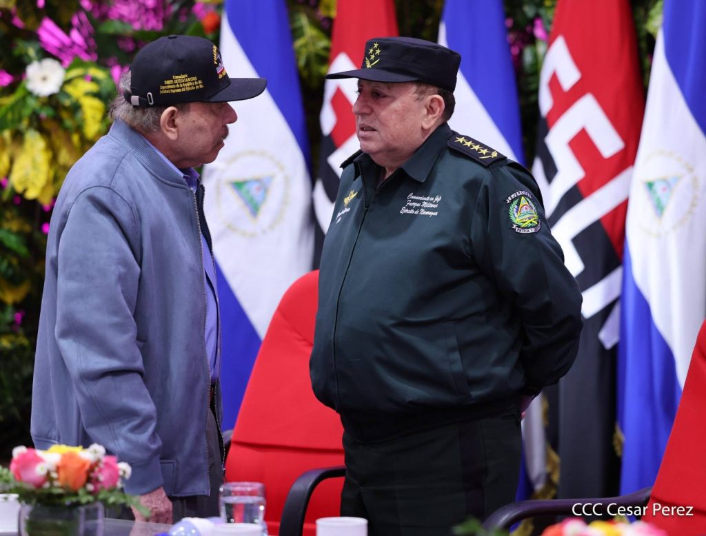 El dictador Daniel Ortega y el general de Ejército, Julio César Avilés. Foto: Presidencia.
